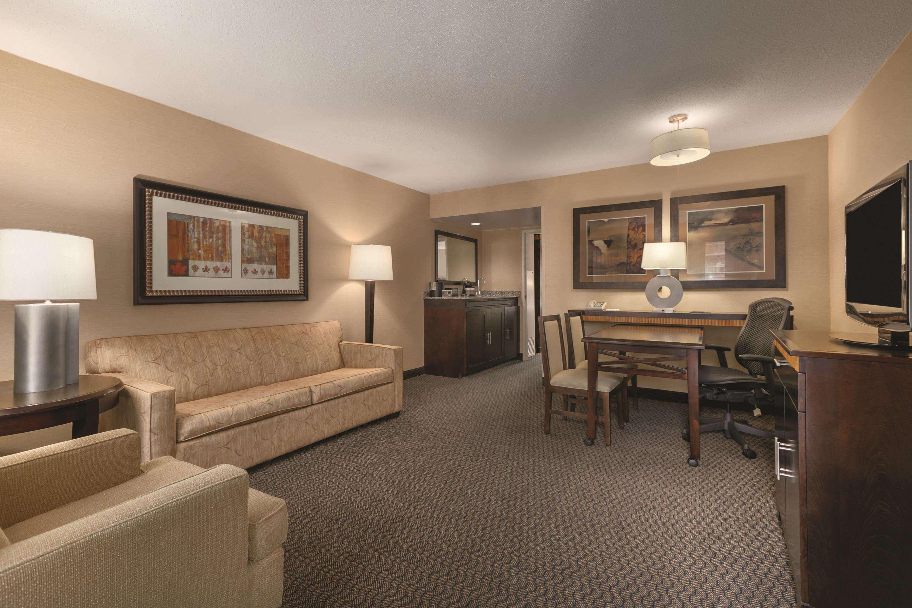 Embassy Suites Бирмингам Екстериор снимка