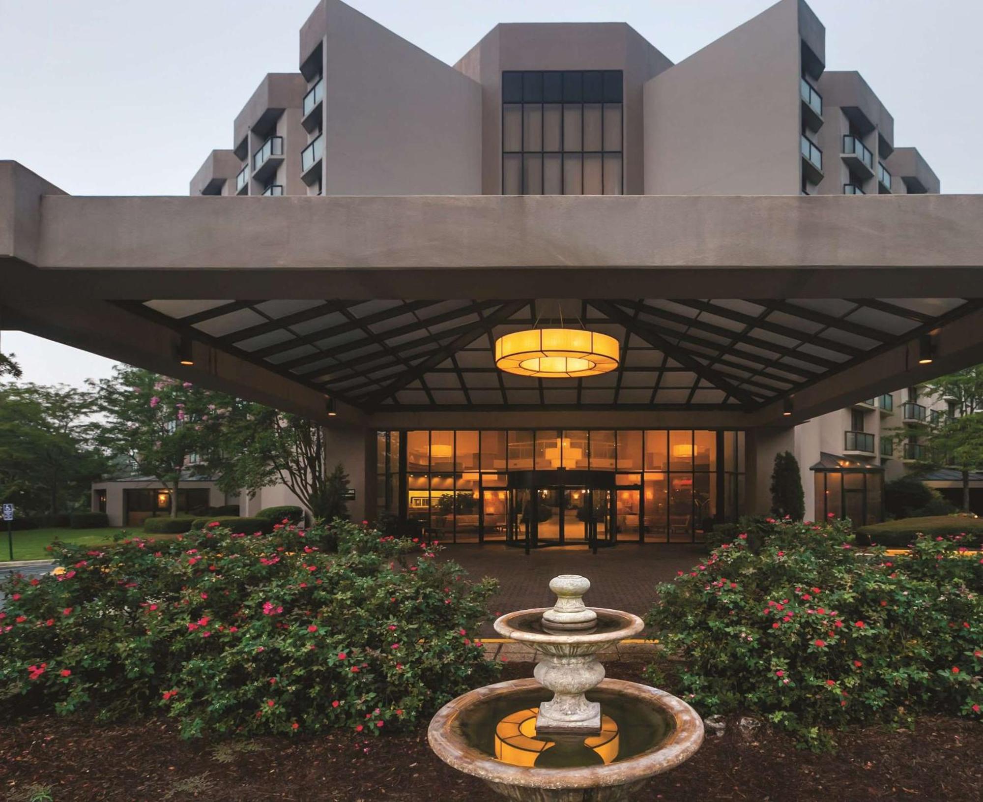 Embassy Suites Бирмингам Екстериор снимка